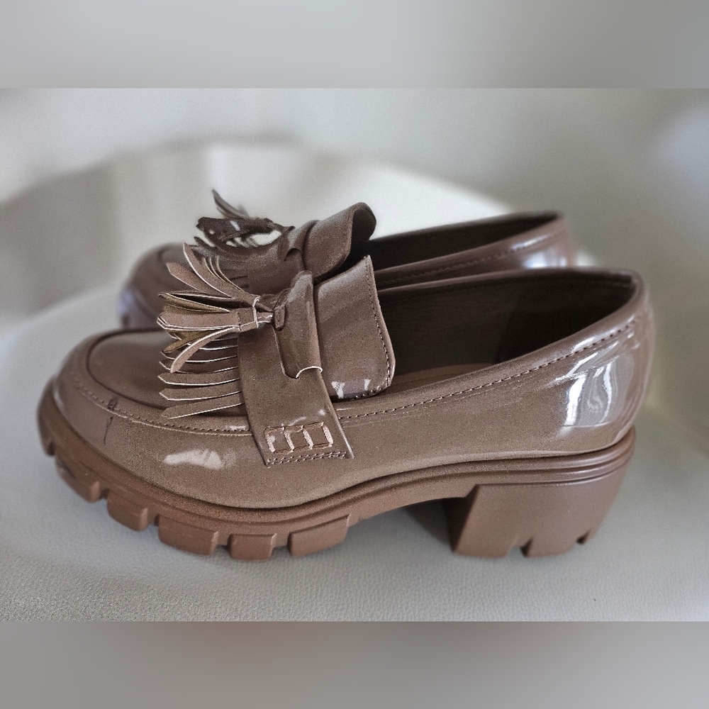 JustFab Sifia Patent Tassel Lug Sole Loafers Women’s Brown Slip-On Shoes Sz 8 - Picture 2 of 11